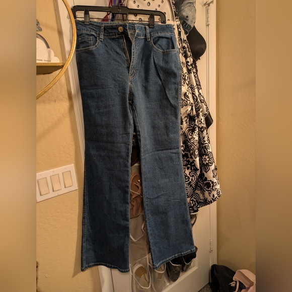 Dazy Classic Medium Wash Flare Jeans - Picture 3 of 11